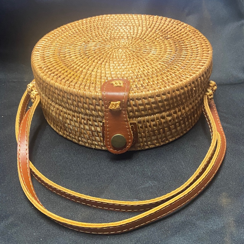Lady’s Round Woven Basket Crossbody Purse